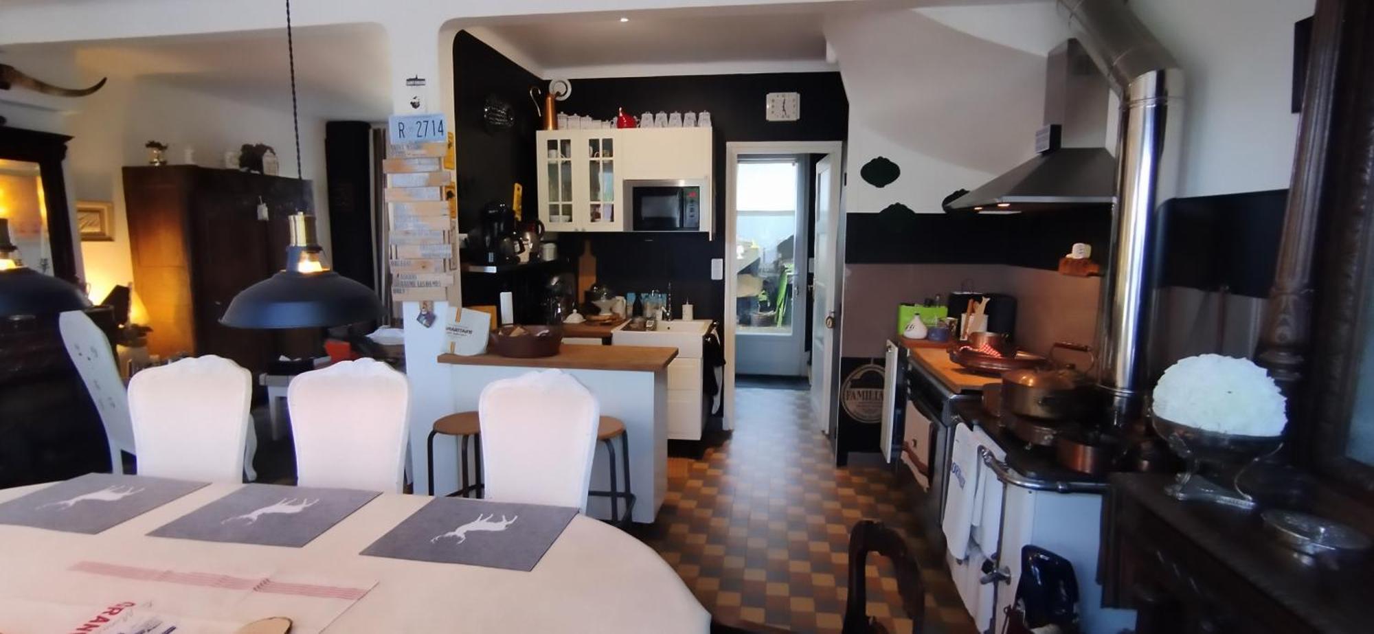 Une Chambre En Ville Домфро Екстериор снимка
